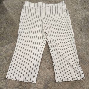 NWT White black stripe capri pant Size XL
